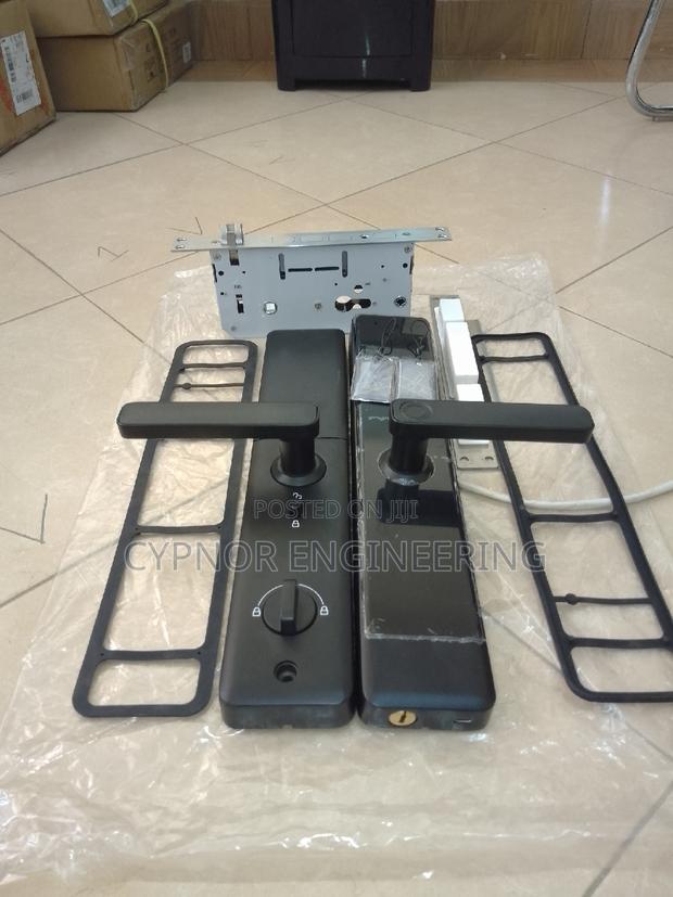 Airbnbs Smart Locks: Biometric Wifi Technology - main view