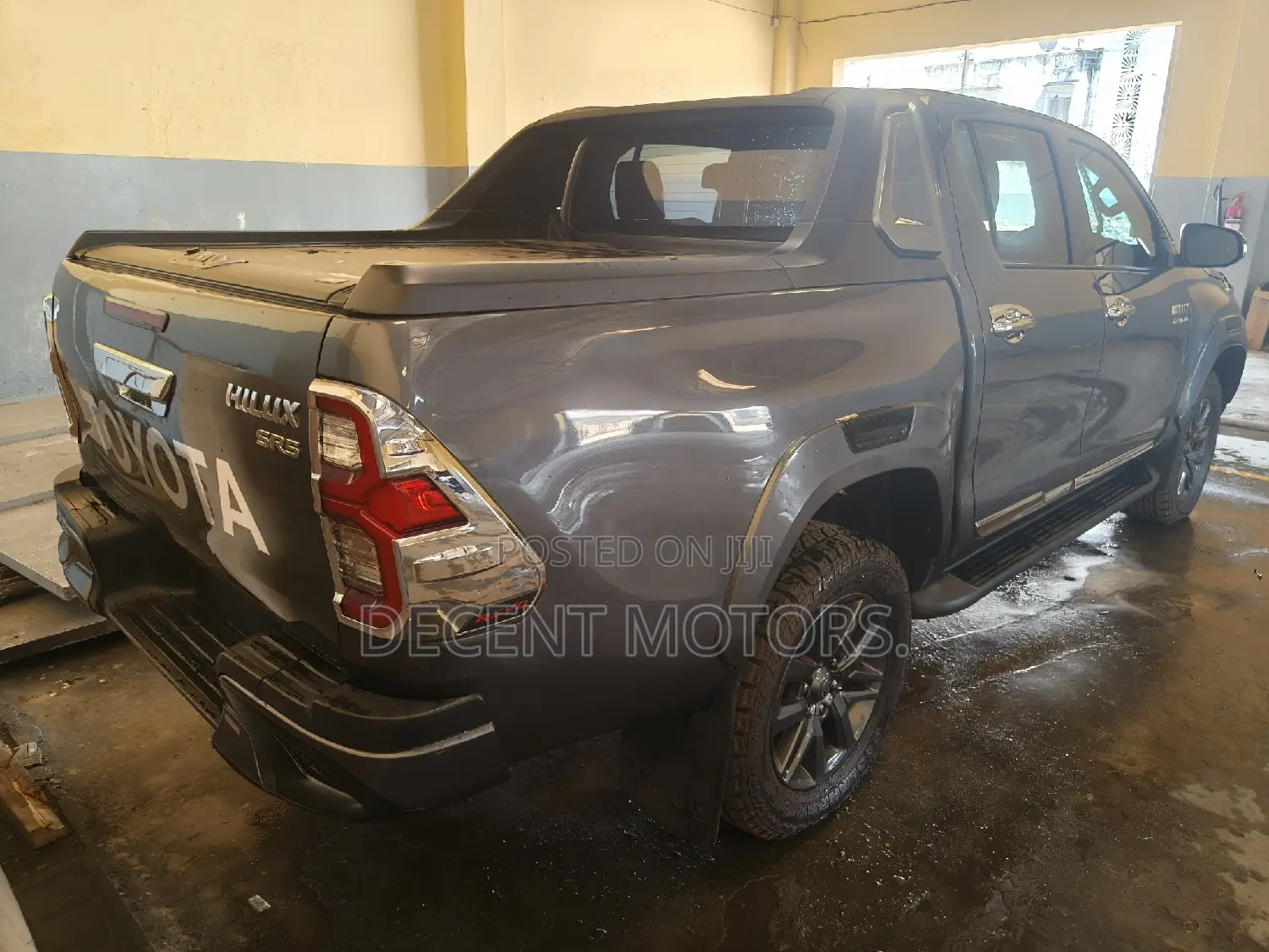 Toyota Hilux SR5+ 4x4 2017 Gray