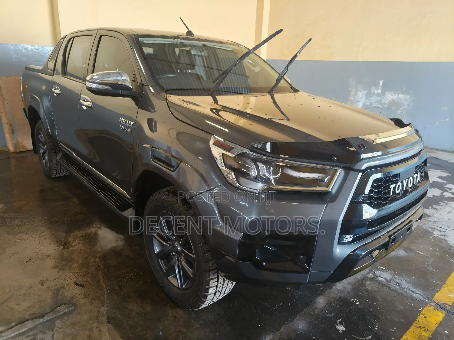 Toyota Hilux SR5+ 4x4 2017 Gray