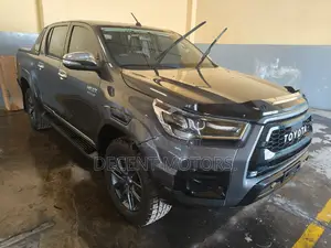 Toyota Hilux SR5+ 4x4 2017 Gray