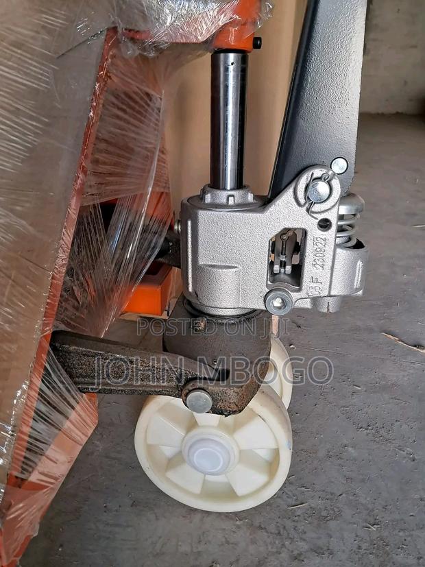 Hydraulic Pallet Truck 3000kg - thumbnail 3