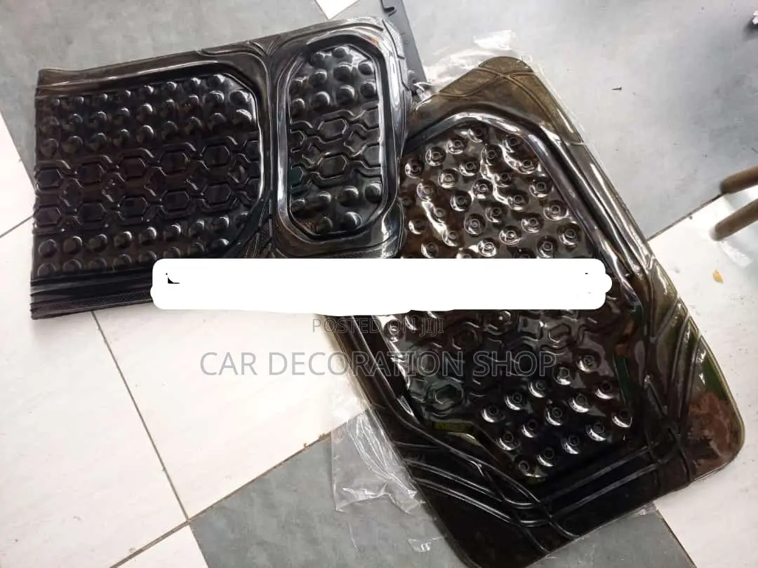 7 Seater Clear Black Plastic Car Floor Mats