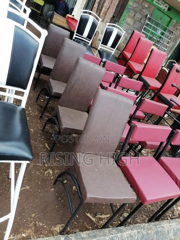 High Quality Set of 1 Table and 4 Restaurant Chairs - main view