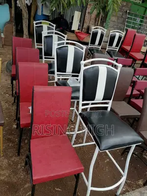 Great Supreme Set of 1 Table and 4 Restaurant Chairs
