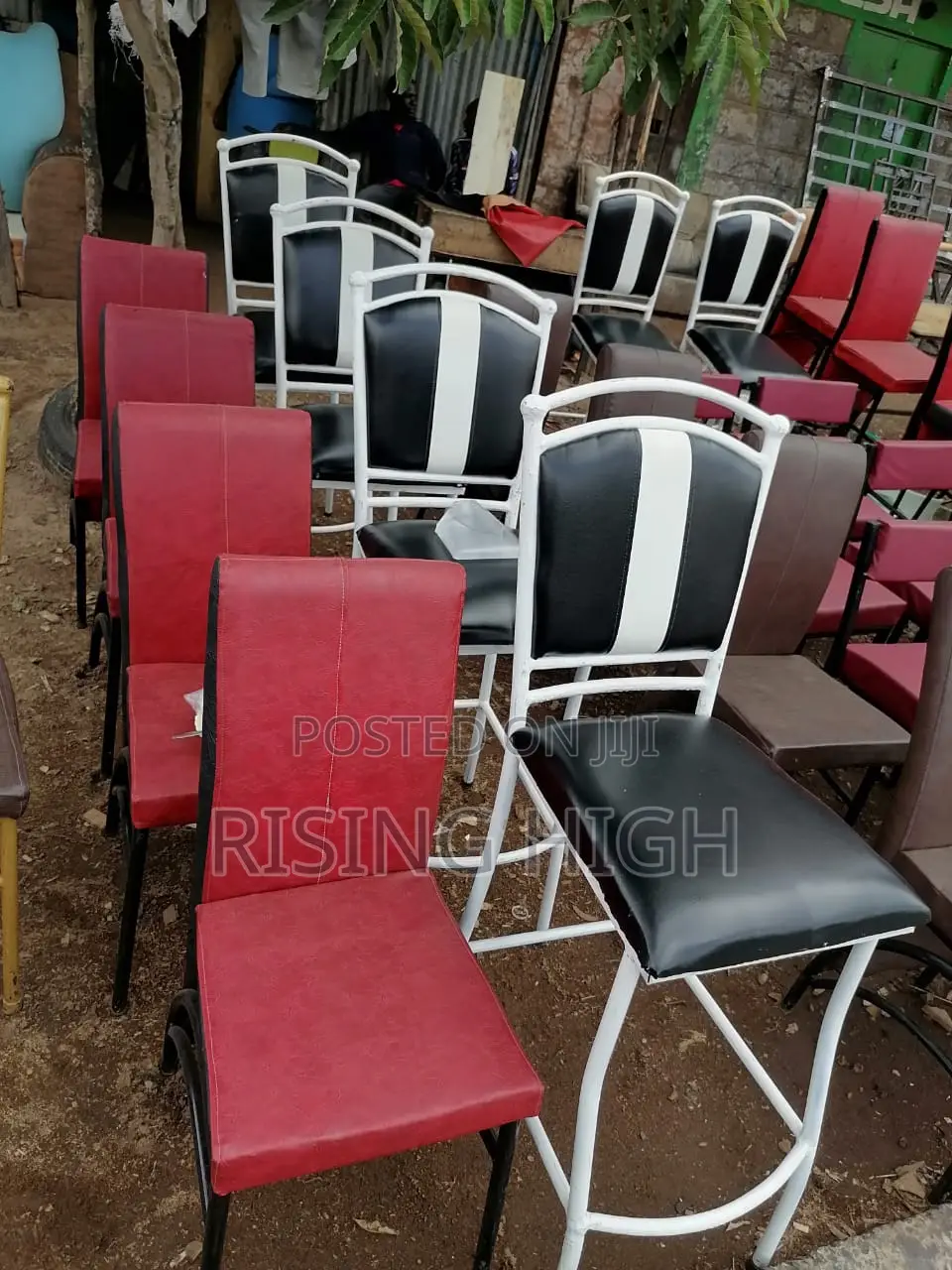 Great Supreme Set of 1 Table and 4 Restaurant Chairs