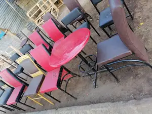Very Good Set of 1 Table and 4 Restaurant Chairs