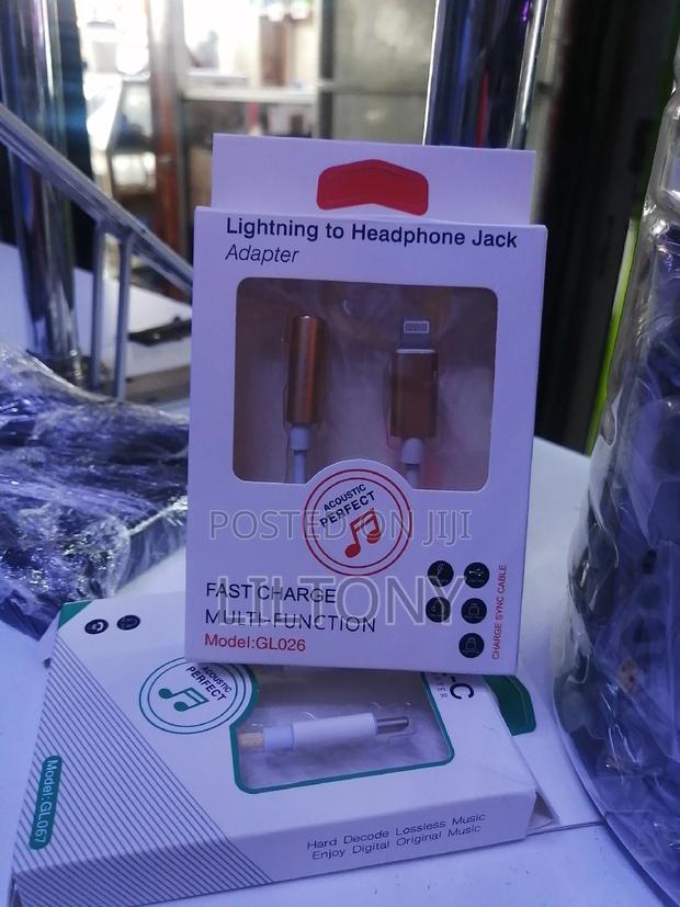 Lighting To Headphone Jack - main view