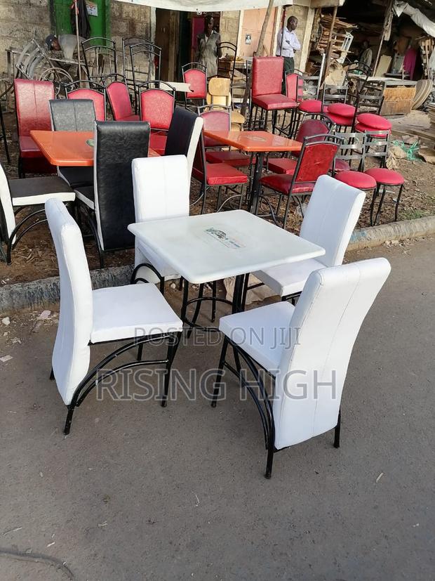 Best Quality Complete Set of Restaurant Tables and Chairs