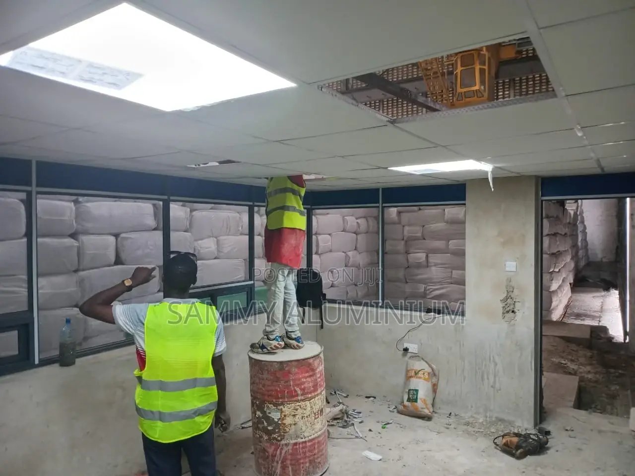 Partitioning With Aluminium Frame and Acoustic Ceiling