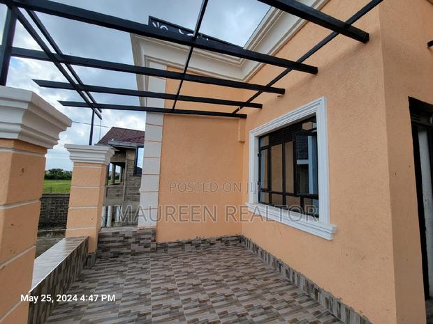 7bdrm Maisonette in Kenyatta Road / Theta  for sale