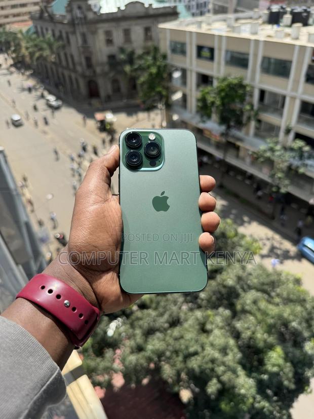 Apple iPhone 13 Pro 256 GB Green - main view