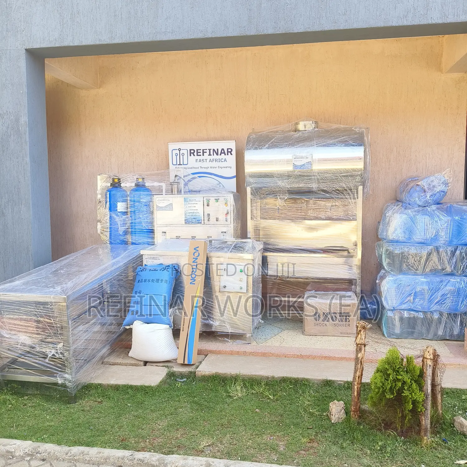 Commercial Water Purifier Machines Available - Refinar EA