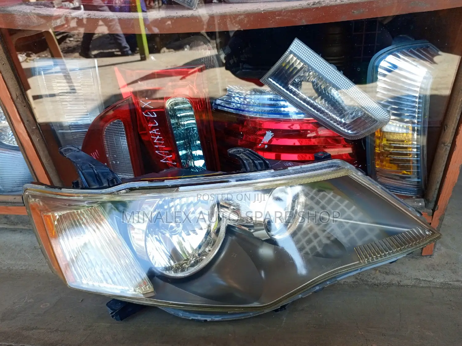 Mitsubishi Outlander 2008 Model RHS Zenon Headlight