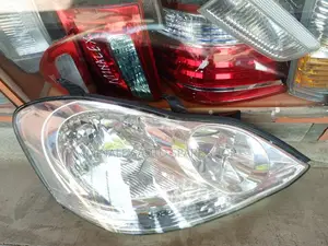 Toyota Ipsum 2006/7 Nonzenon Headlights