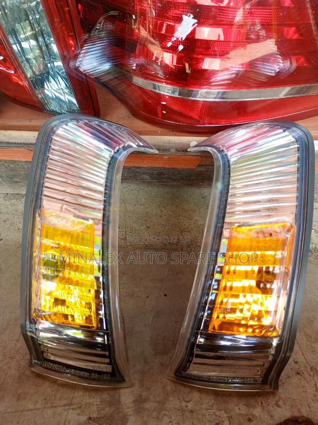 Toyota Regius (Kamkwaju Shape) Indicator Lights - thumbnail 2