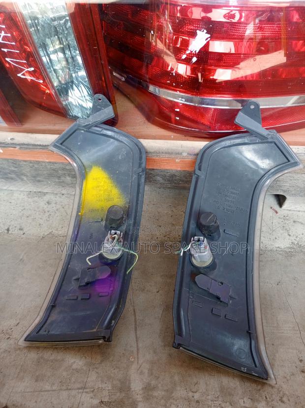 Toyota Regius (Kamkwaju Shape) Indicator Lights - thumbnail 3