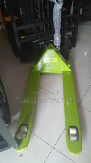 Pallet Truck:Max,Load Capacity 3000kg.