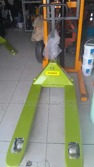 Pallet Truck:Max,Load Capacity 3000kg.