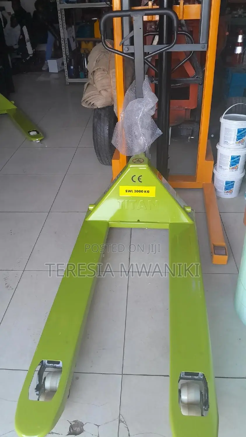 Pallet Truck:Max,Load Capacity 3000kg.