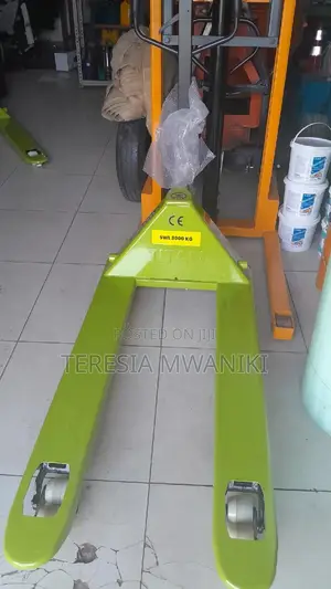 Pallet Truck:Max,Load Capacity 3000kg.