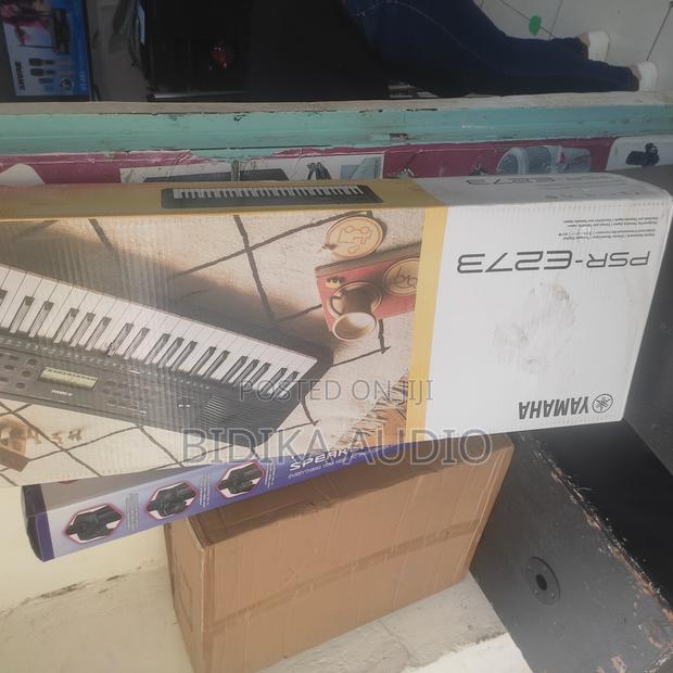 PSR E273 Yamaha Keyboard - main view