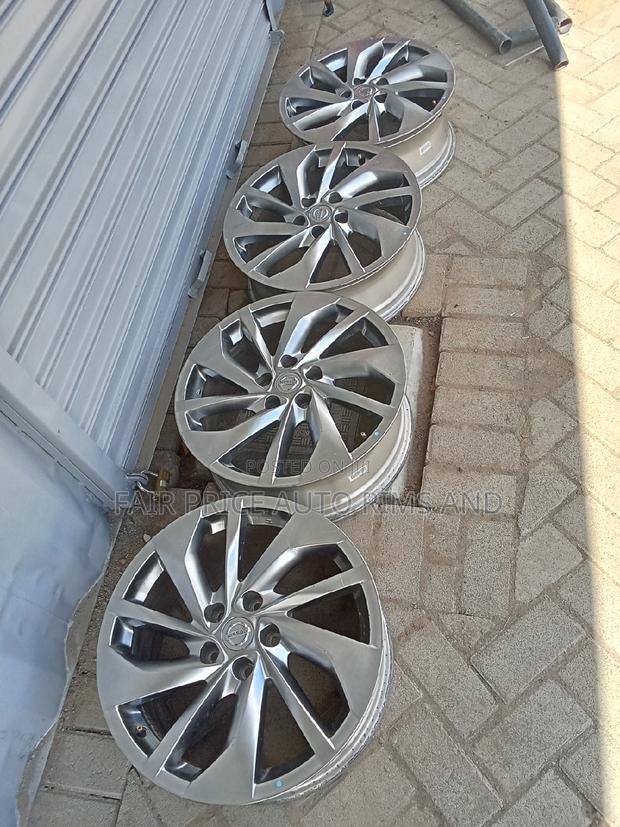 Original Rims Size 18 for Nissan