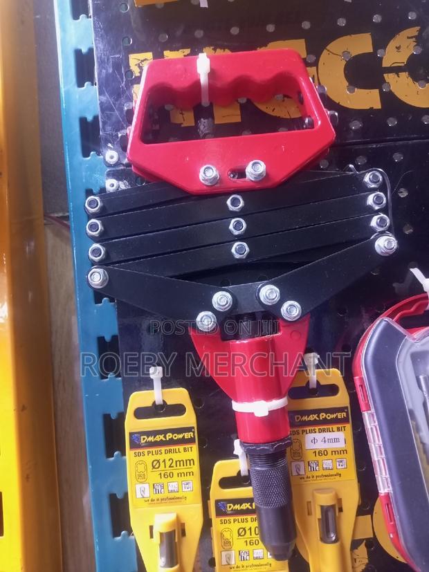 Hand Riveting Gun