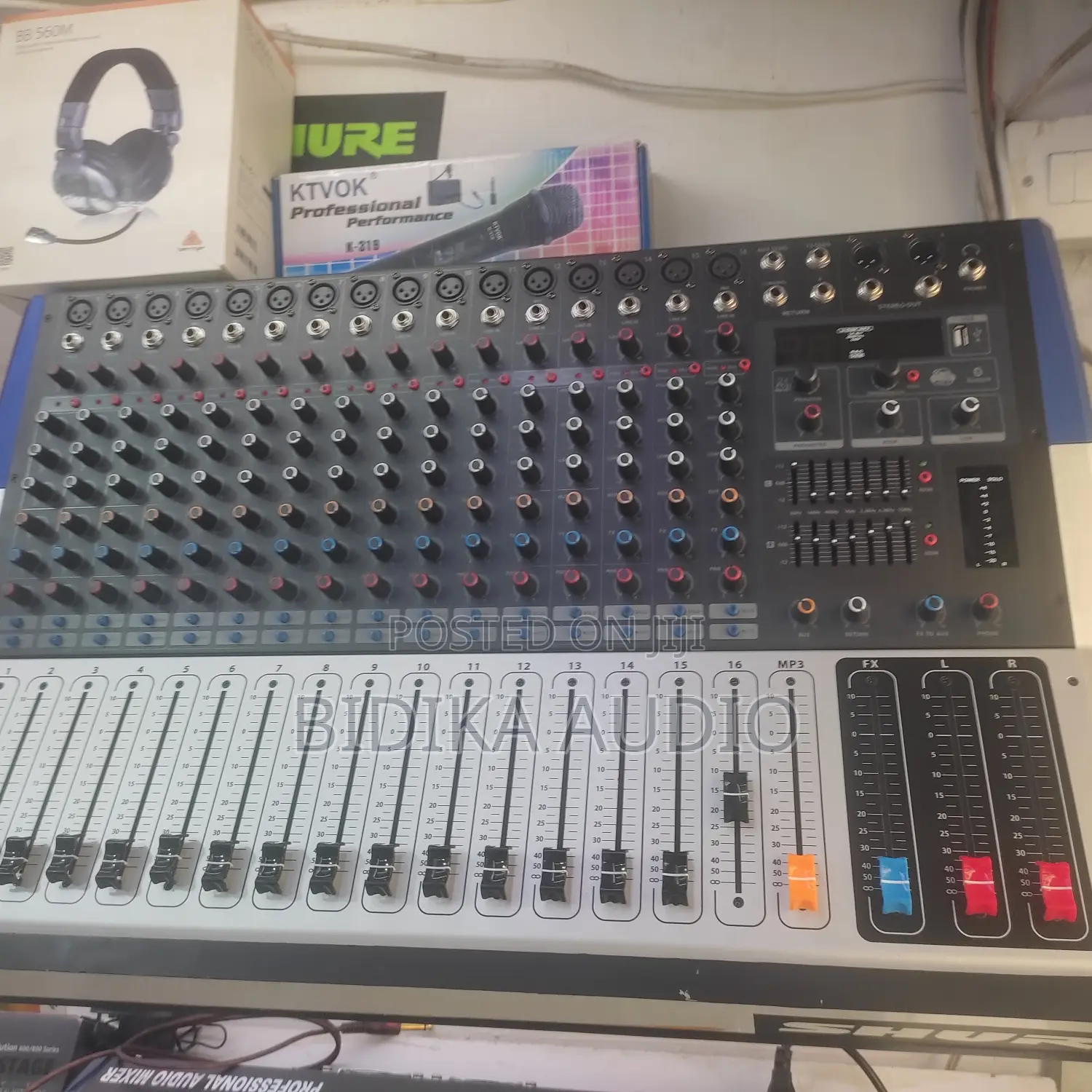 Pro Mixer 16channel Powered
