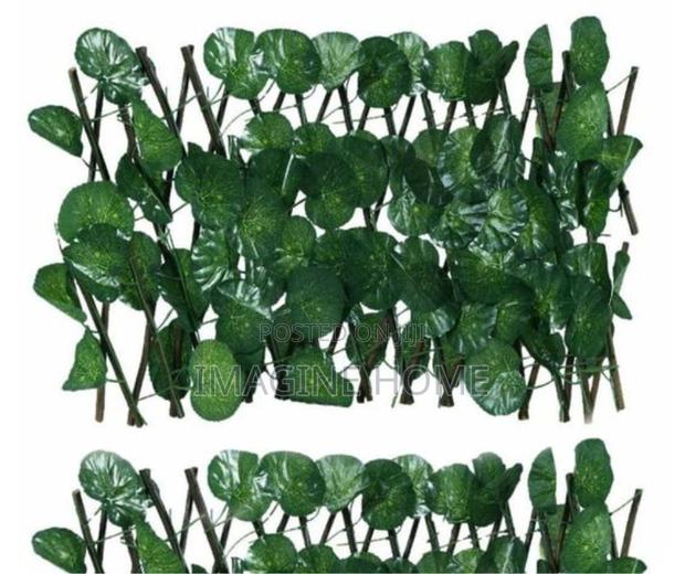 Stretchable Green Fence - main view