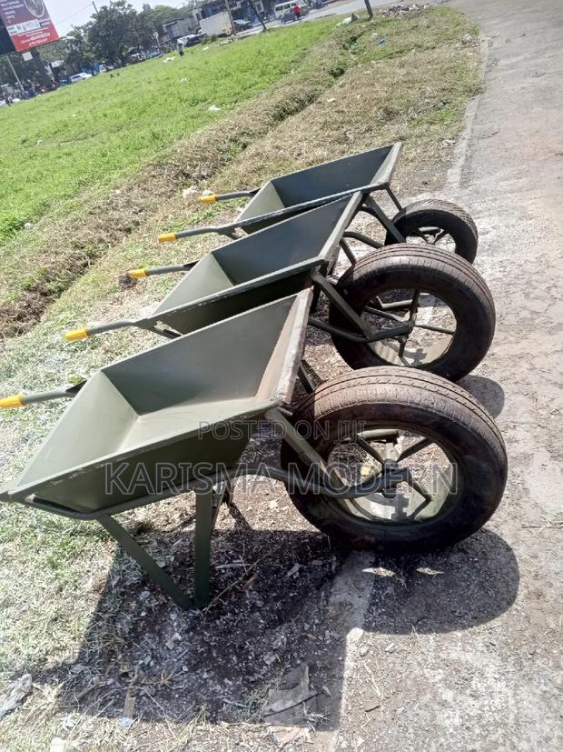 Heavy Duty Green Wheelbarrows - thumbnail 4