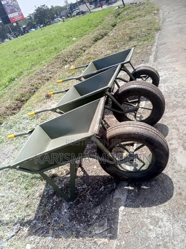 Heavy Duty Green Wheelbarrows - thumbnail 5