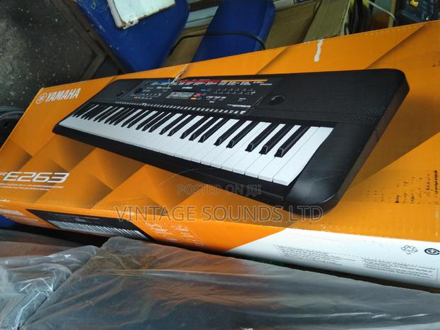 Yamaha Psr E273 Portable Keyboard - thumbnail 2