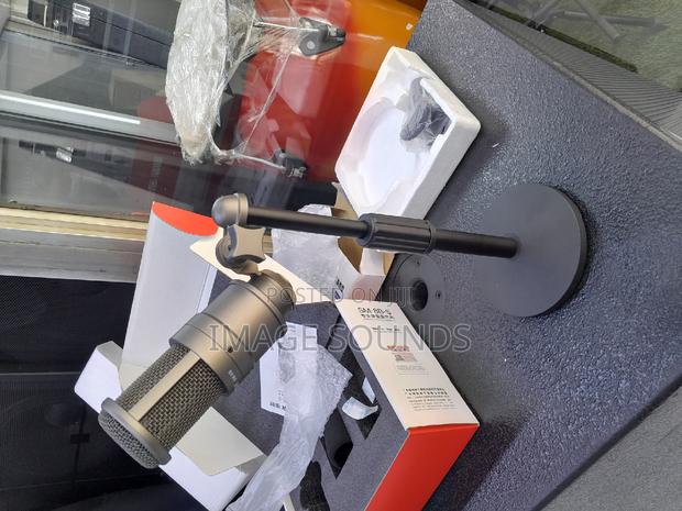 Takstar 8b Recording/Studio Microphone With Desk Stand - main view