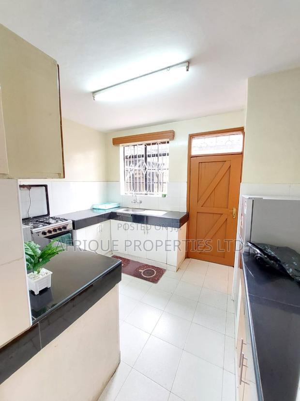 8bdrm Mansion in Donholm for sale - thumbnail 2