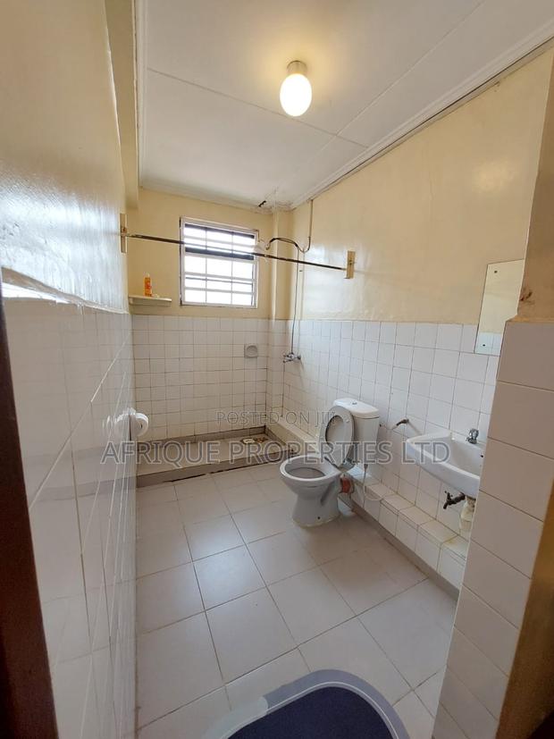 8bdrm Mansion in Donholm for sale - thumbnail 9