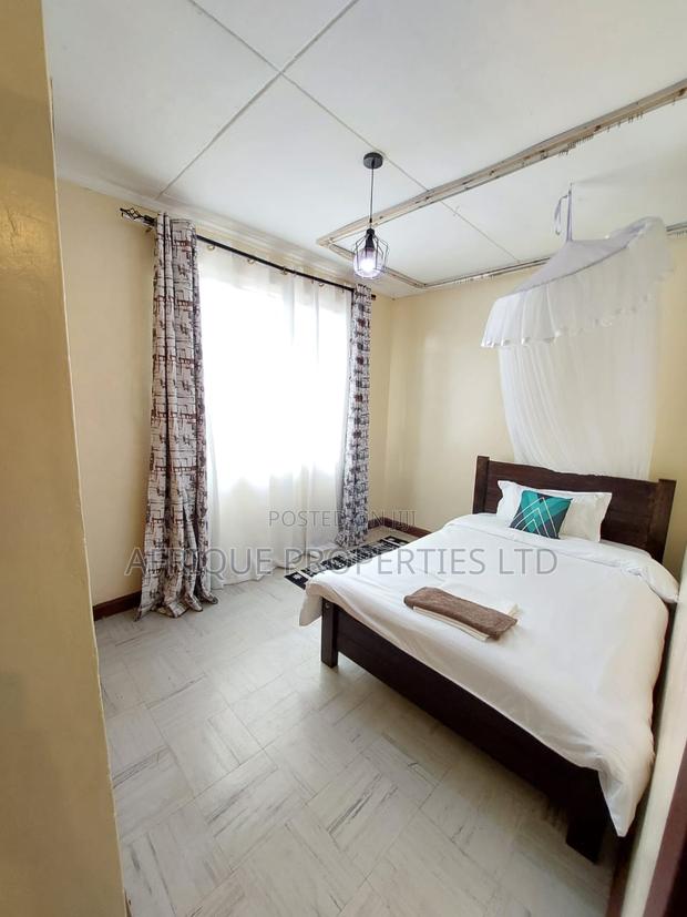 8bdrm Mansion in Donholm for sale - thumbnail 18