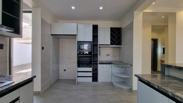 4bdrm Mansion in Membley for sale - thumbnail 10