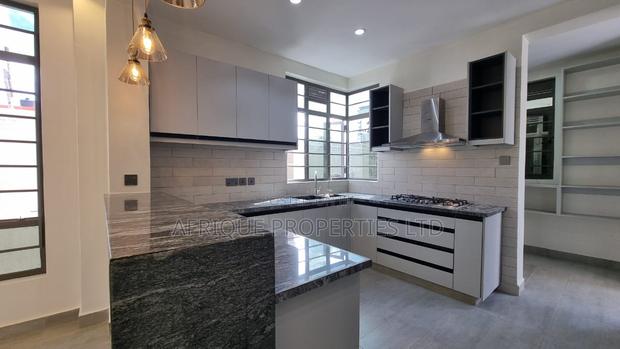 4bdrm Mansion in Membley for sale - thumbnail 3