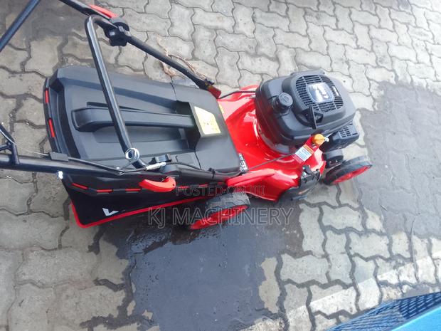 YATO Gasoline Lawn Mowing Machine 21inch - thumbnail 3