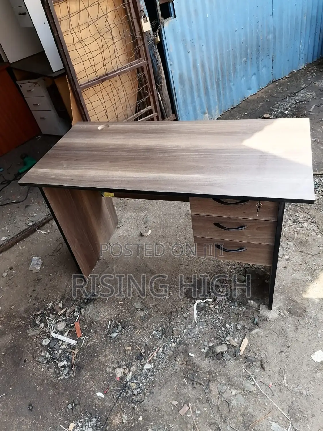 Long-Lasting Good Office Table