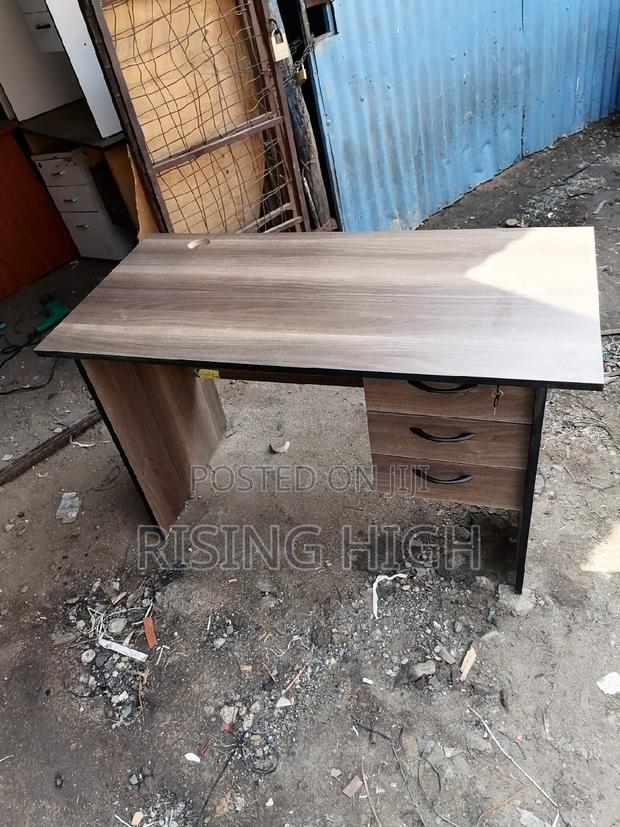 Long-Lasting Good Office Table - main view