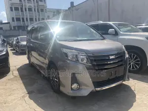 Toyota Noah 2.0 FWD (6 Seater) 2017 Gray