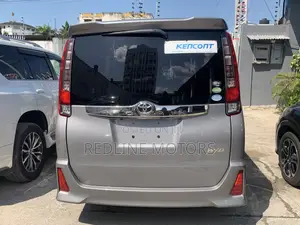 Toyota Noah 2.0 FWD (6 Seater) 2017 Gray