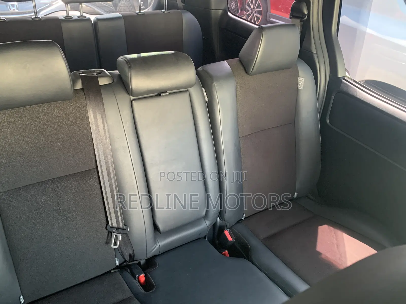 Toyota Noah 2.0 FWD (6 Seater) 2017 Gray