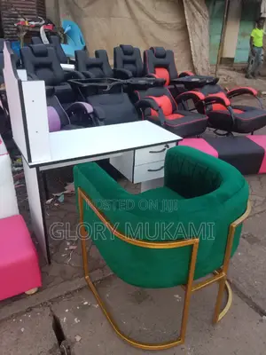 Manicure Table and Chairs
