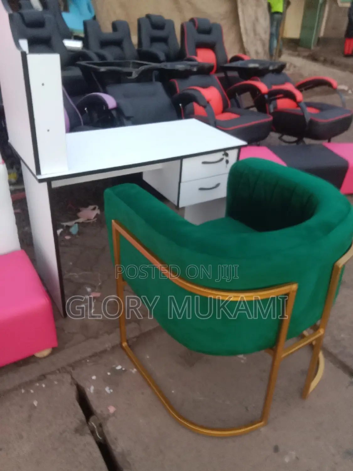 Manicure Table and Chairs