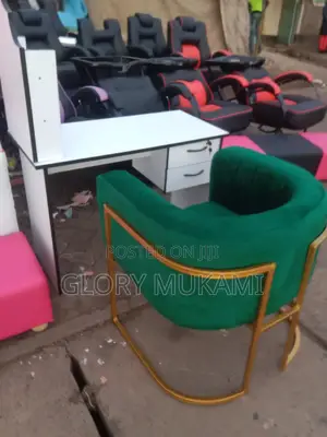 Manicure Table and Chairs
