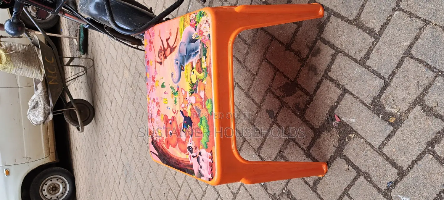 Funcy Kids Tables With Animals Print
