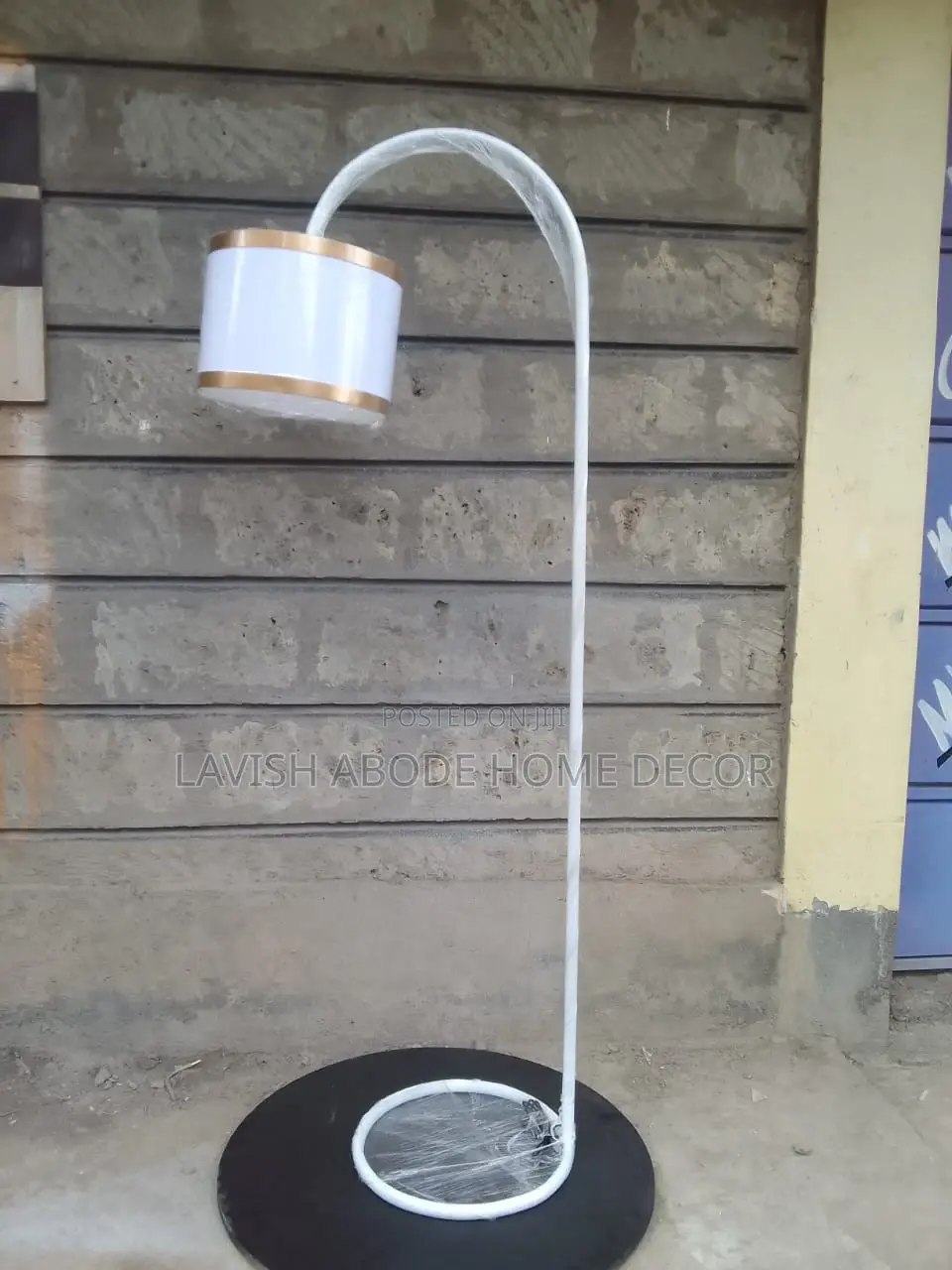 Curved Bent Floor Lamp With Lampshades