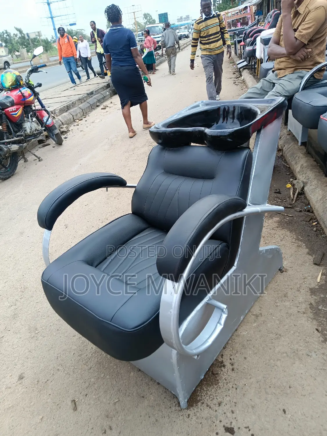 Sink Seat, Black and Silver Plate 